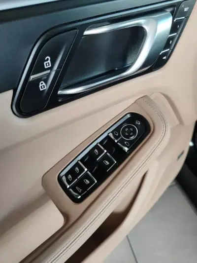Porsche Macan 2024 - 88600 EUR, 20700 km - AUTO.MOTO.pt - 20700km - foto 25 de 41