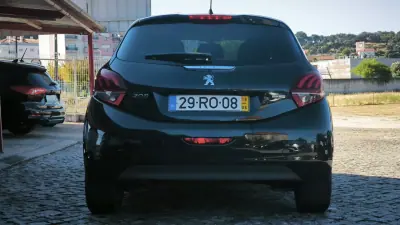 Peugeot 208 2016 — foto 5 de 11