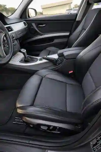 BMW 318 2010 - 7750 EUR, 350000 km - AUTO.MOTO.pt - 350000km - foto 8 de 11