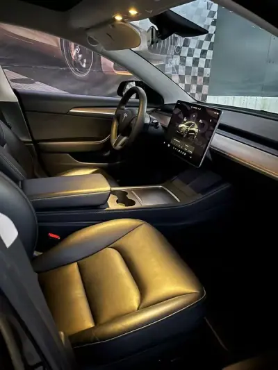 Tesla Model 3 2023 - 28900 EUR, 53000 km - AUTO.MOTO.pt - 53000km - foto 10 de 14