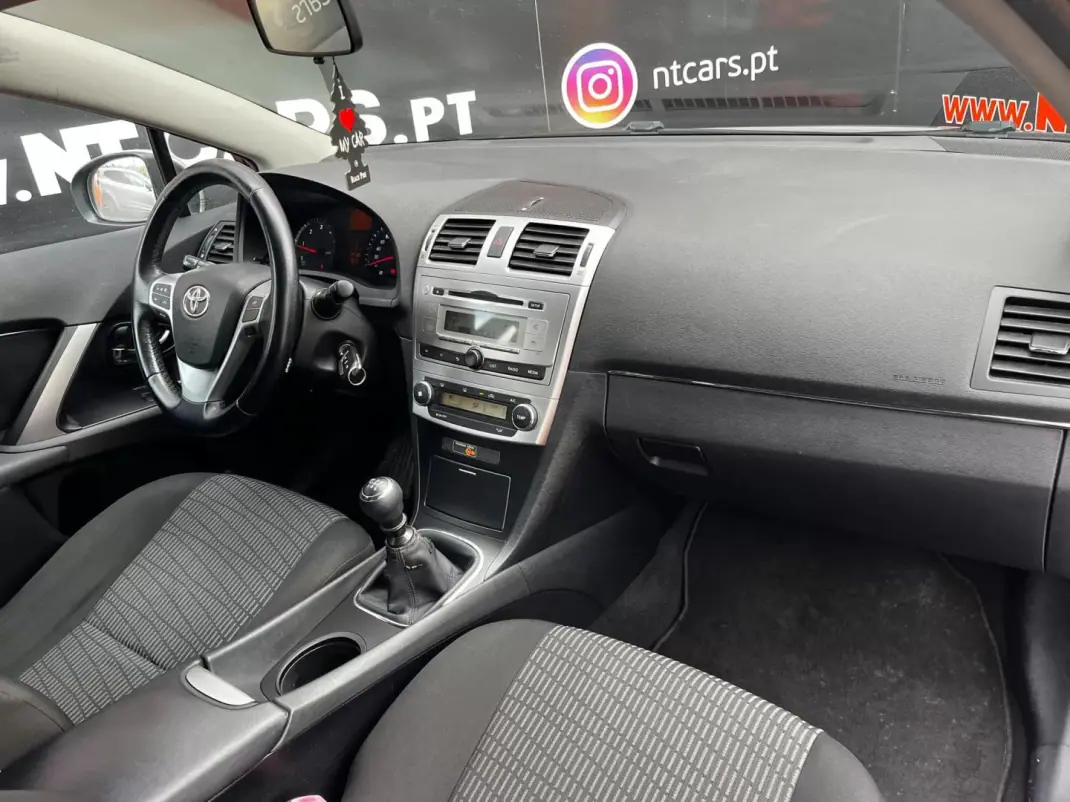 Toyota Avensis SW 2014 - 11900 EUR, 183000 km - AUTO.MOTO.pt - 183000km - foto 15 de 20