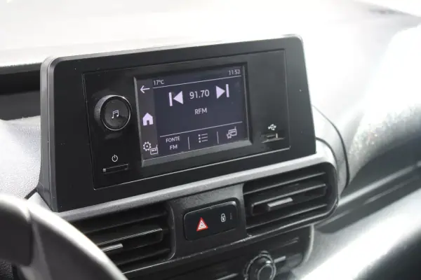 Peugeot Partner 1.5 BlueHDI Longa c/Barras Tejadilho 2021 - 14990 EUR, 117000 km - AUTO.MOTO.pt - 117000km - foto 17 de 19