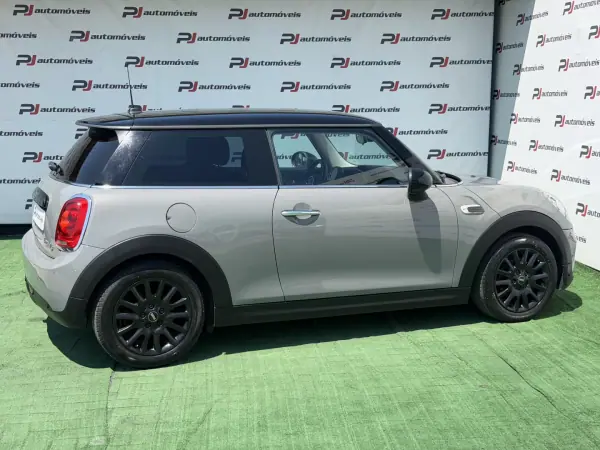 MINI Cooper 2017 - 12500 EUR, 173200 km - AUTO.MOTO.pt - 173200km - foto 8 de 25