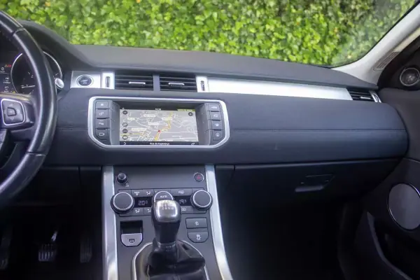 Land Rover Range Rover Evoque 2018 - 20900 EUR, 98000 km - AUTO.MOTO.pt - 98000km - foto 16 de 17