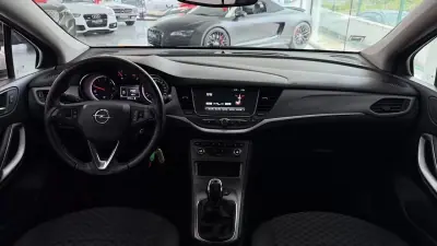 Opel Astra Sports Tourer 2018 - 8290 EUR, 222272 km - AUTO.MOTO.pt - 222272km - foto 14 de 26