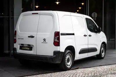 Peugeot Partner 2021 - 12990 EUR, 103902 km - AUTO.MOTO.pt - 103902km - foto 4 de 28