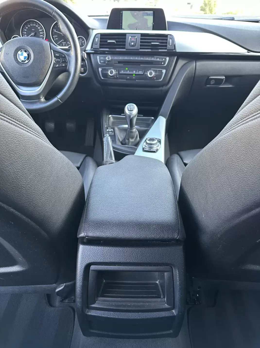 BMW 318 2014 - 12900 EUR, 178000 km - 178000km - foto 47 de 65
