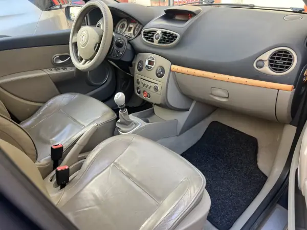 Renault Clio 2008 - 4990 EUR, 255000 km - AUTO.MOTO.pt - 255000km - foto 8 de 31