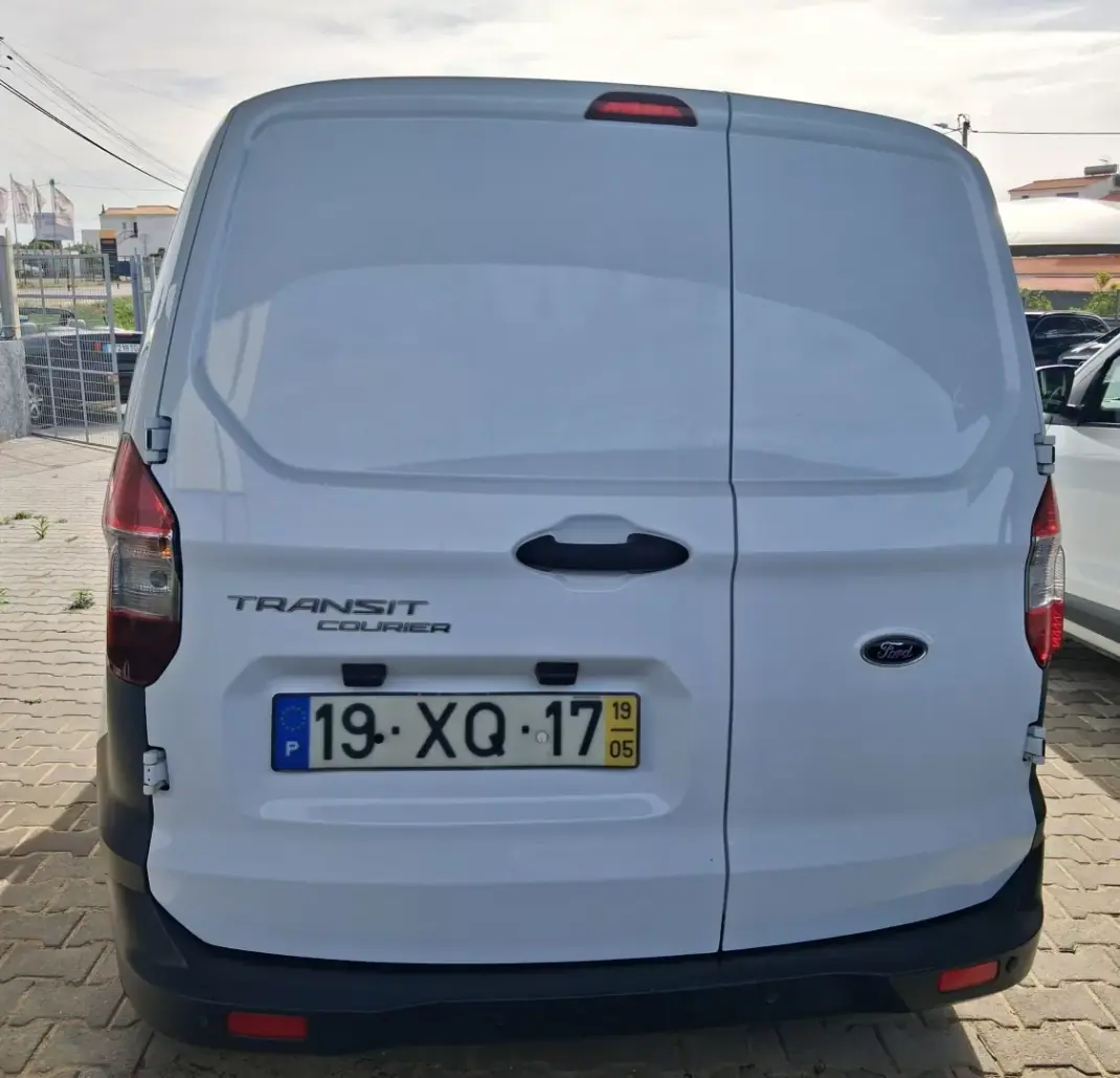 Ford Transit Courier 2019 - 9700 EUR, 214000 km - AUTO.MOTO.pt - 214000km - foto 5 de 15