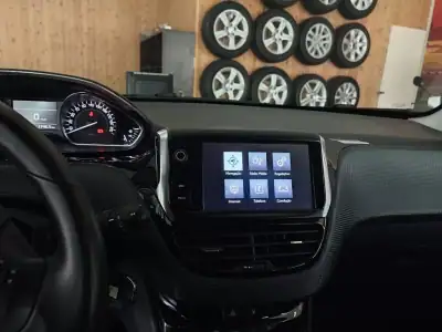 Peugeot 2008 2016 - 14900 EUR, 128000 km - AUTO.MOTO.pt - 128000km - foto 13 de 17