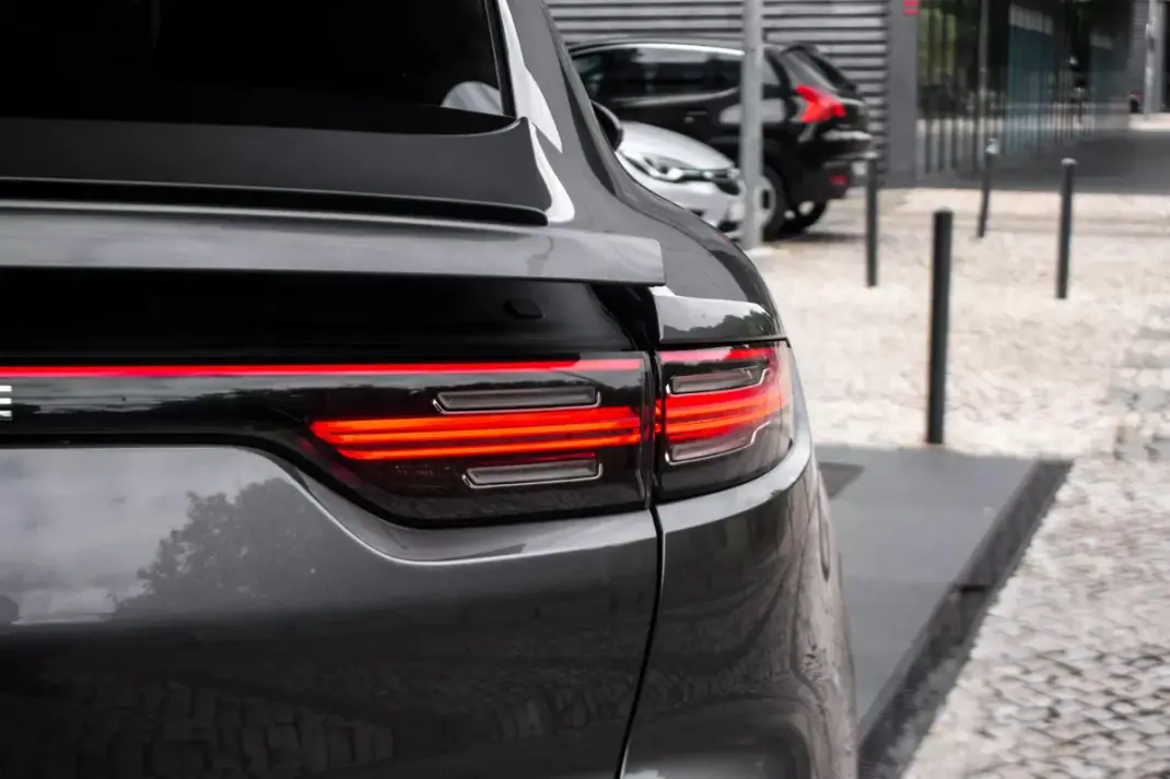 Porsche Cayenne Coupé 2020 - 69890 EUR, 126171 km - AUTO.MOTO.pt - 126171km - foto 11 de 45