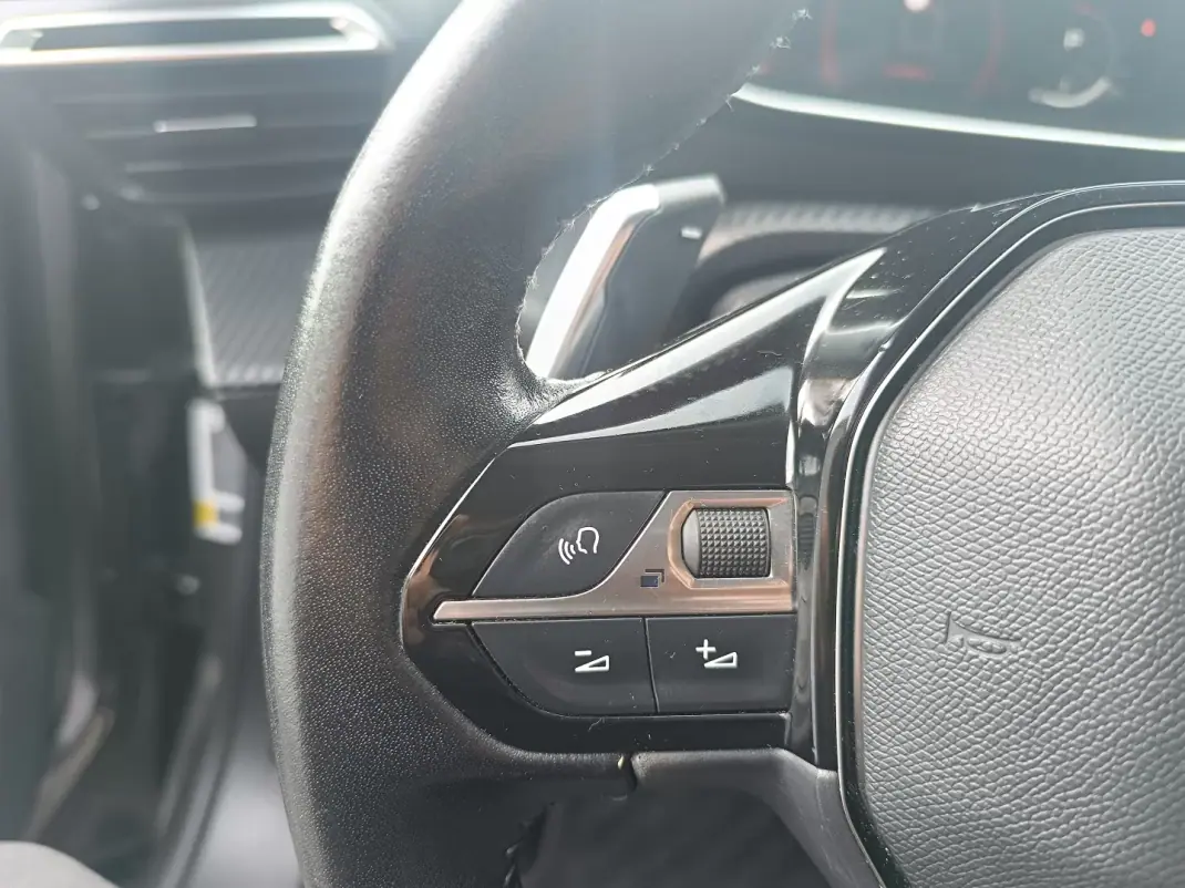 Peugeot 2008 2020 - 15900 EUR, 124990 km - AUTO.MOTO.pt - 124990km - foto 31 de 37