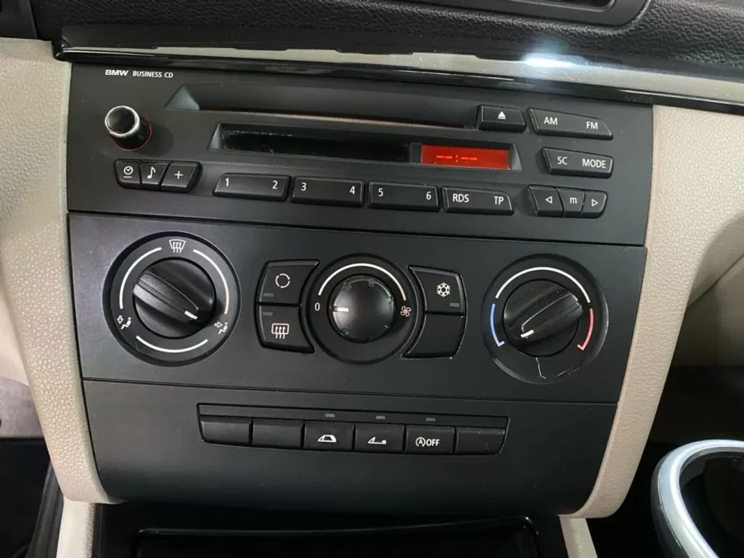 BMW 120 2008 - 12800 EUR, 174000 km - AUTO.MOTO.pt - 174000km - foto 20 de 23