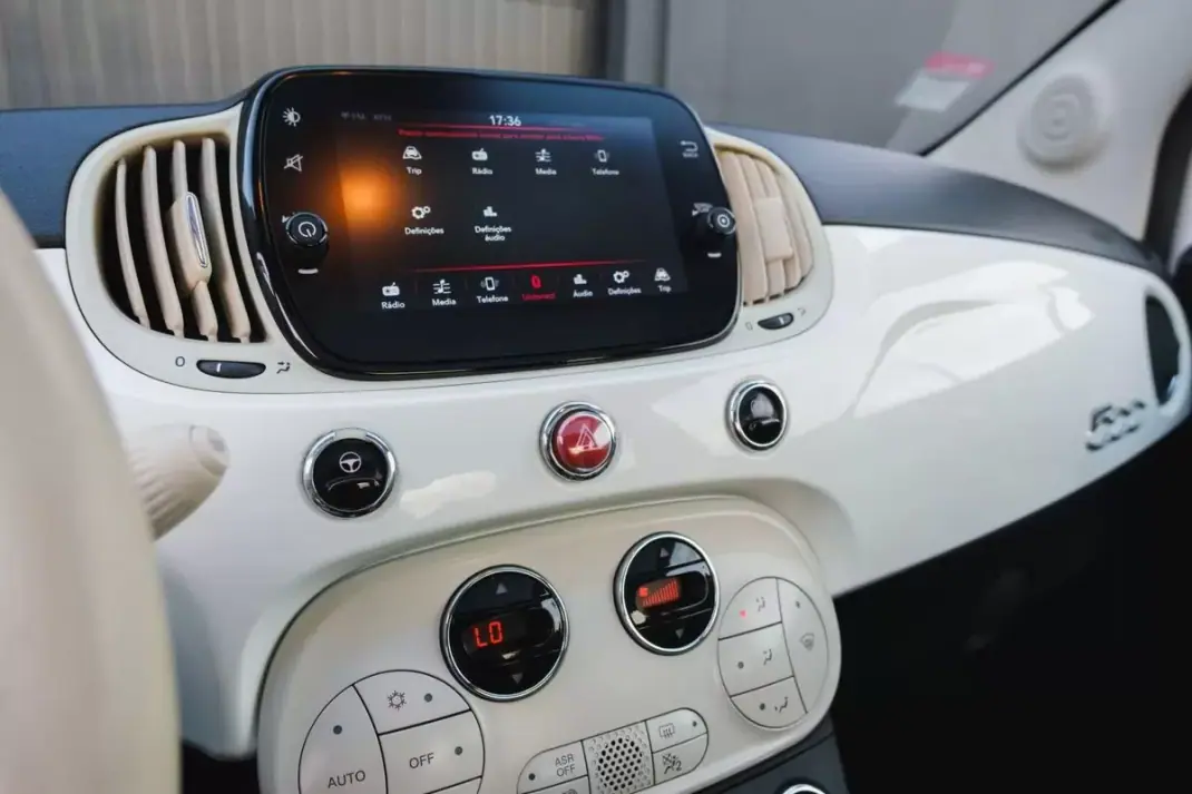 Fiat 500 2021 - 9999 EUR, 108000 km - AUTO.MOTO.pt - 108000km - foto 27 de 28