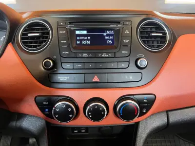Hyundai i10 2015 - 7490 EUR, 97172 km - 97172km - foto 9 de 16