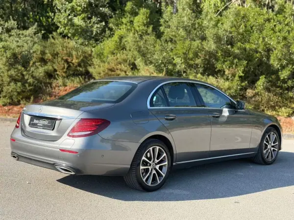 Mercedes-Benz E 300 2019 - 25900 EUR, 138000 km - AUTO.MOTO.pt - 138000km - foto 31 de 33