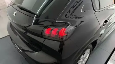 Peugeot 208 2020 - 16990 EUR, 96739 km - AUTO.MOTO.pt - 96739km - foto 10 de 27