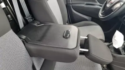 Fiat Doblo 1.6 M-JET2 3 LUG. 2021 - 13500 EUR, 55800 km - AUTO.MOTO.pt - 55800km - foto 19 de 28