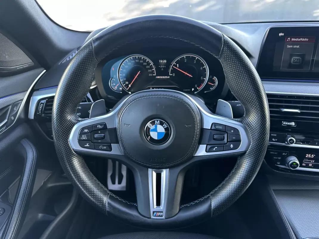BMW M550d 2017 - 49900 EUR, 150000 km - AUTO.MOTO.pt - 150000km - foto 33 de 54