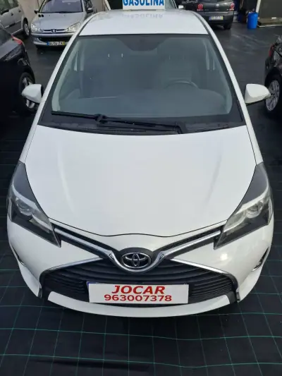 Toyota Yaris 2016 - 12950 EUR, 119678 km - AUTO.MOTO.pt - 119678km - foto 2 de 15
