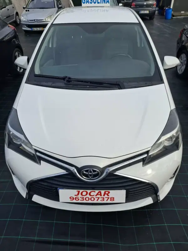 Toyota Yaris 2016 - 12950 EUR, 119678 km - AUTO.MOTO.pt - 119678km - foto 2 de 15