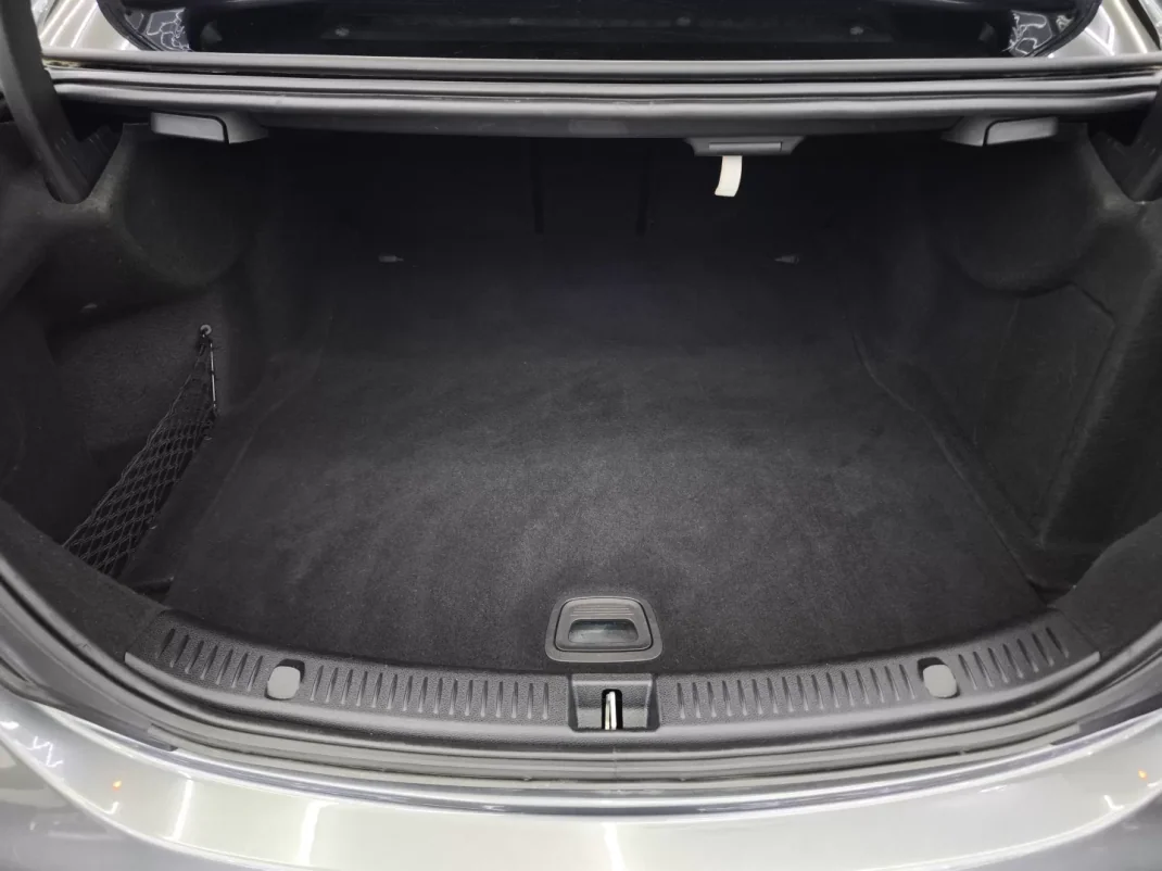 Mercedes-Benz E 220 2018 - 32950 EUR, 118099 km - AUTO.MOTO.pt - 118099km - foto 17 de 48
