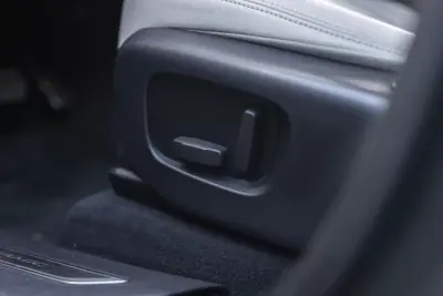 Land Rover Range Rover Velar 2017 - 39900 EUR, 175180 km - AUTO.MOTO.pt - 175180km - foto 20 de 36