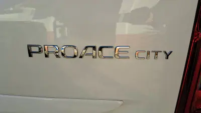 Toyota Proace City Verso 1.5D L1 Confort 2022 - 22900 EUR, 171567 km - AUTO.MOTO.pt - 171567km - foto 34 de 35