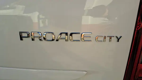Toyota Proace City Verso 1.5D L1 Confort 2022 - 22900 EUR, 171567 km - AUTO.MOTO.pt - 171567km - foto 34 de 35