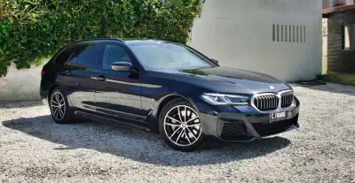 BMW 530e 2022 - 44900 EUR, 52332 km - AUTO.MOTO.pt - 52332km - foto 6 de 46