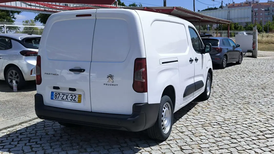 Peugeot Partner L2 1.5 Bluehdi 100CV 2020 - 13950 EUR, 109565 km - AUTO.MOTO.pt - 109565km - foto 4 de 8