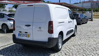 Peugeot Partner L2 1.5 Bluehdi 100CV 2020 - 13950 EUR, 109565 km - AUTO.MOTO.pt - 109565km - foto 4 de 8