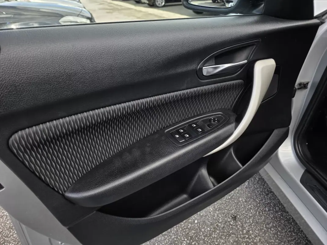 BMW 116 2014 - 11990 EUR, 180000 km - AUTO.MOTO.pt - 180000km - foto 14 de 32