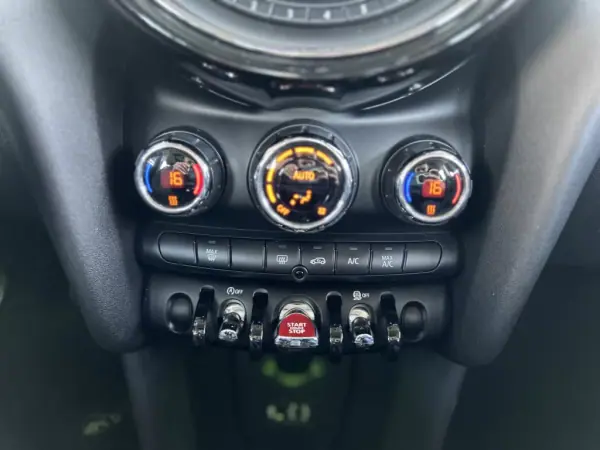 MINI Cooper 2017 - 16900 EUR, 141270 km - AUTO.MOTO.pt - 141270km - foto 21 de 22