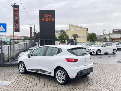 Renault Clio 2017 - 12500 EUR, 142000 km - AUTO.MOTO.pt - 142000km - foto 3 de 10