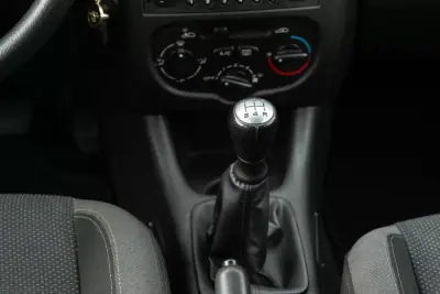 Peugeot 206 2010 - 5850 EUR, 96800 km - AUTO.MOTO.pt - 96800km - foto 12 de 19