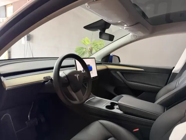 Tesla Model Y 2022 - 37990 EUR, 52574 km - AUTO.MOTO.pt - 52574km - foto 7 de 15