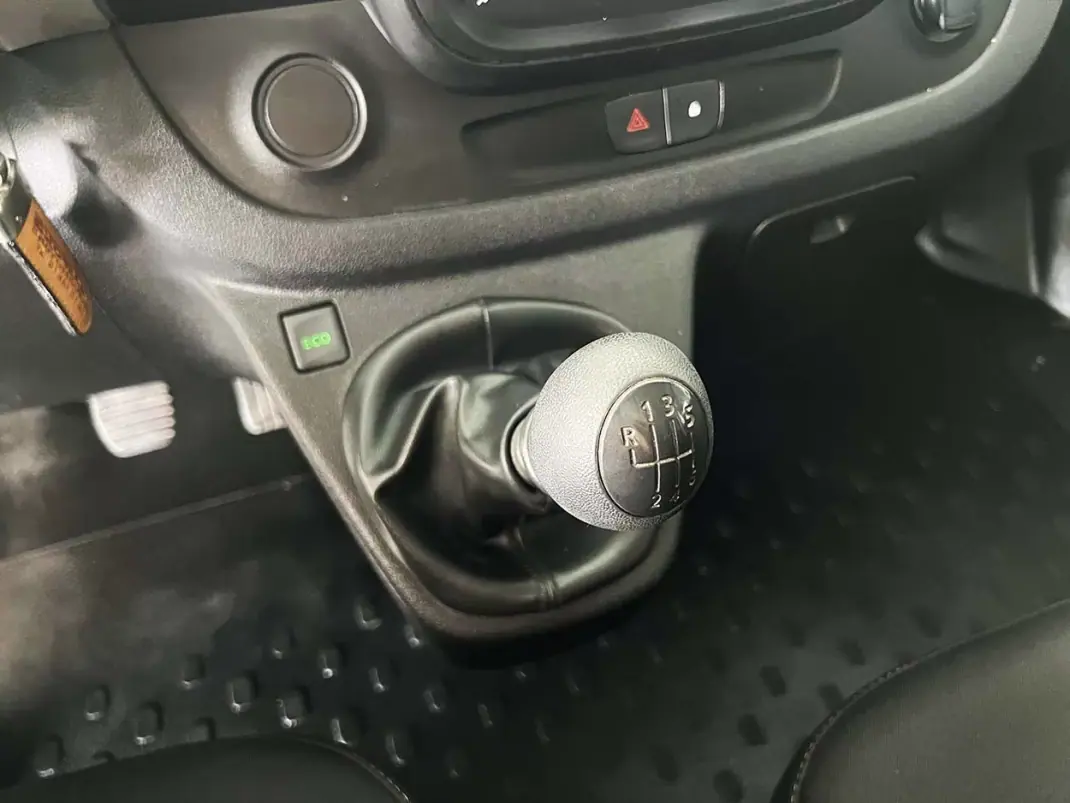 Renault Trafic 2018 - 21600 EUR, 47763 km - 47763km - foto 12 de 24