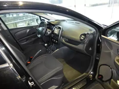 Renault Clio 2019 - 11700 EUR, 116904 km - AUTO.MOTO.pt - 116904km - foto 14 de 32