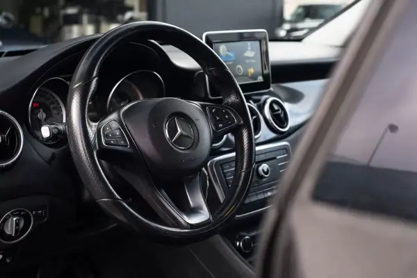 Mercedes-Benz CLA 180 2015 - 15900 EUR, 242000 km - AUTO.MOTO.pt - 242000km - foto 10 de 26