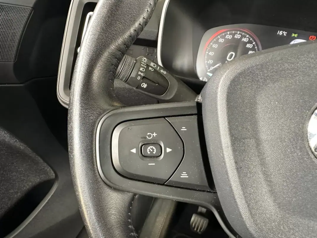 Volvo XC 40 2019 - 24900 EUR, 91623 km - AUTO.MOTO.pt - 91623km - foto 16 de 29