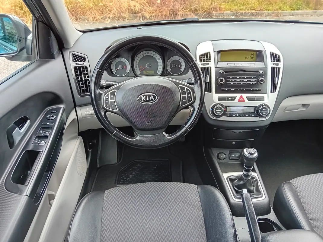 Kia Ceed SW 2009 - 5750 EUR, 130000 km - AUTO.MOTO.pt - 130000km - foto 8 de 12