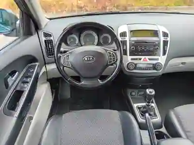 Kia Ceed SW 2009 - 5750 EUR, 130000 km - AUTO.MOTO.pt - 130000km - foto 8 de 12