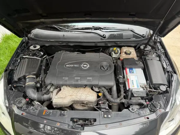 Opel Insignia Sports Tourer 2011 - 5750 EUR, 253323 km - AUTO.MOTO.pt - 253323km - foto 50 de 50