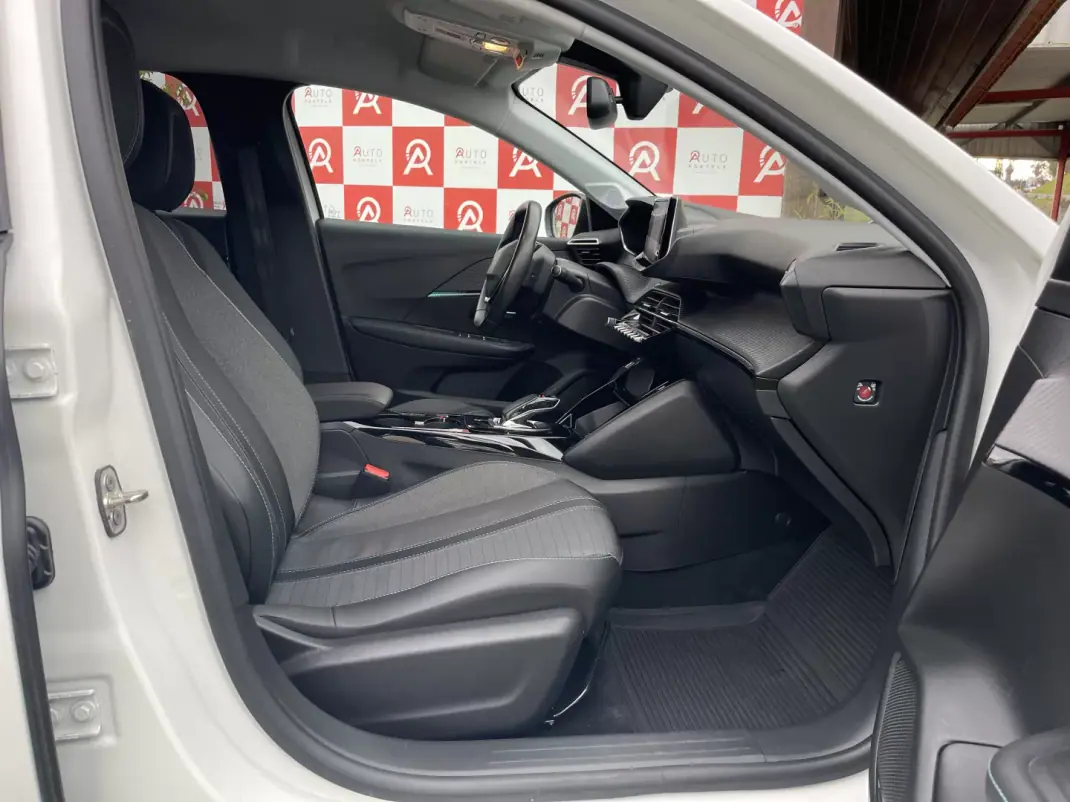 Peugeot e-208 2021 - 17990 EUR, 32500 km - AUTO.MOTO.pt - 32500km - foto 12 de 21