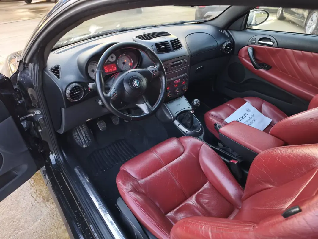 Alfa Romeo GT 2009 - 8990 EUR, 290000 km - AUTO.MOTO.pt - 290000km - foto 12 de 22