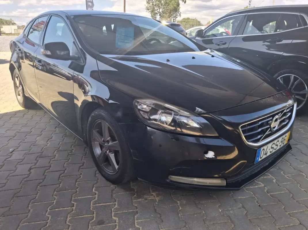 Volvo V40 2012 - 6900 EUR, 250000 km - AUTO.MOTO.pt - 250000km - foto 1 de 13