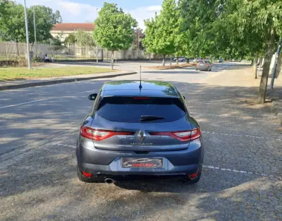 Renault Mégane 2016 - 14000 EUR, 159000 km - AUTO.MOTO.pt - 159000km - foto 5 de 17