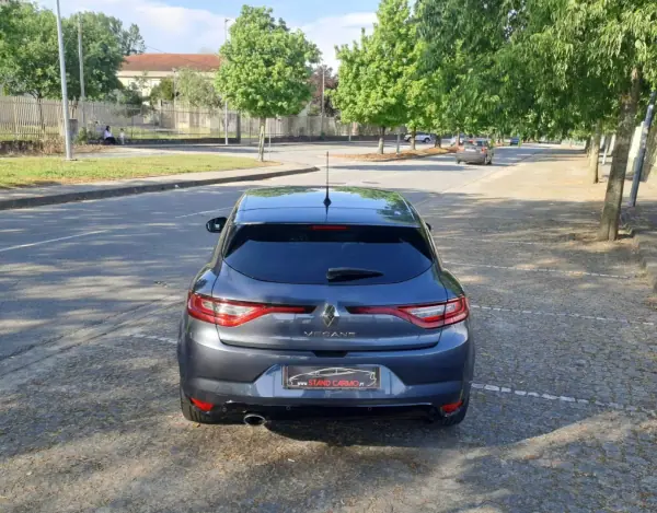 Renault Mégane 2016 - 14000 EUR, 159000 km - AUTO.MOTO.pt - 159000km - foto 5 de 17