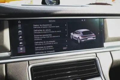 Porsche Panamera Sport Turismo 2019 - 69880 EUR, 97640 km - AUTO.MOTO.pt - 97640km - foto 47 de 71